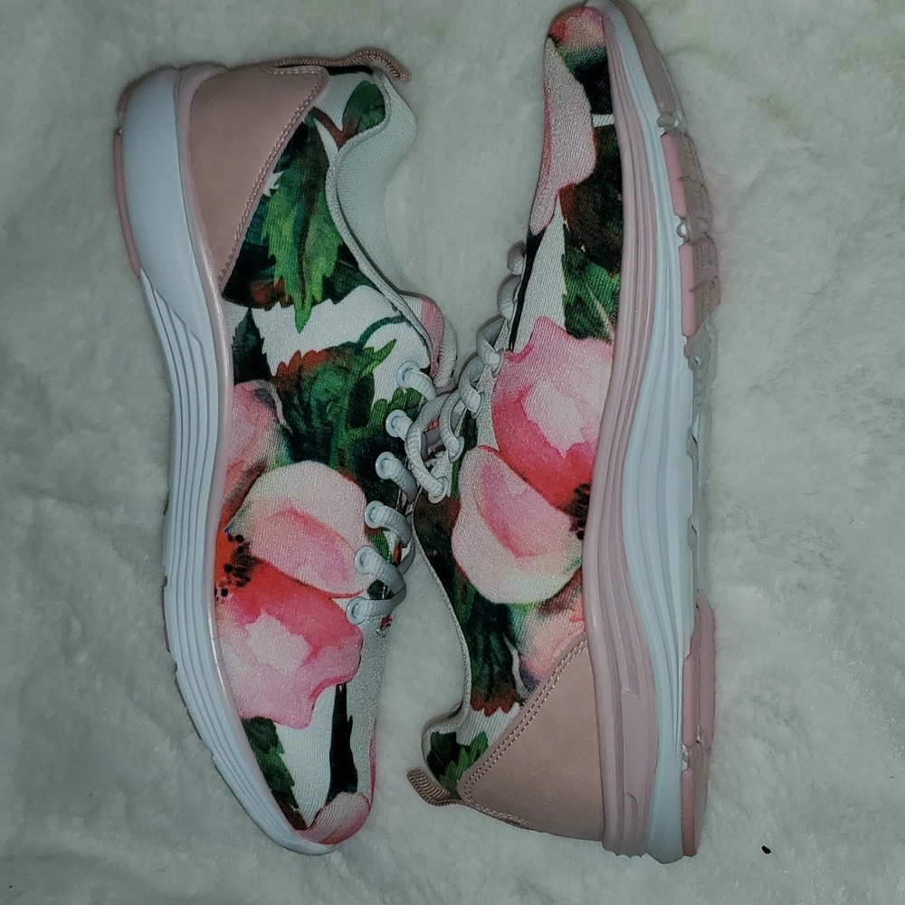 Floral tropical sneaker